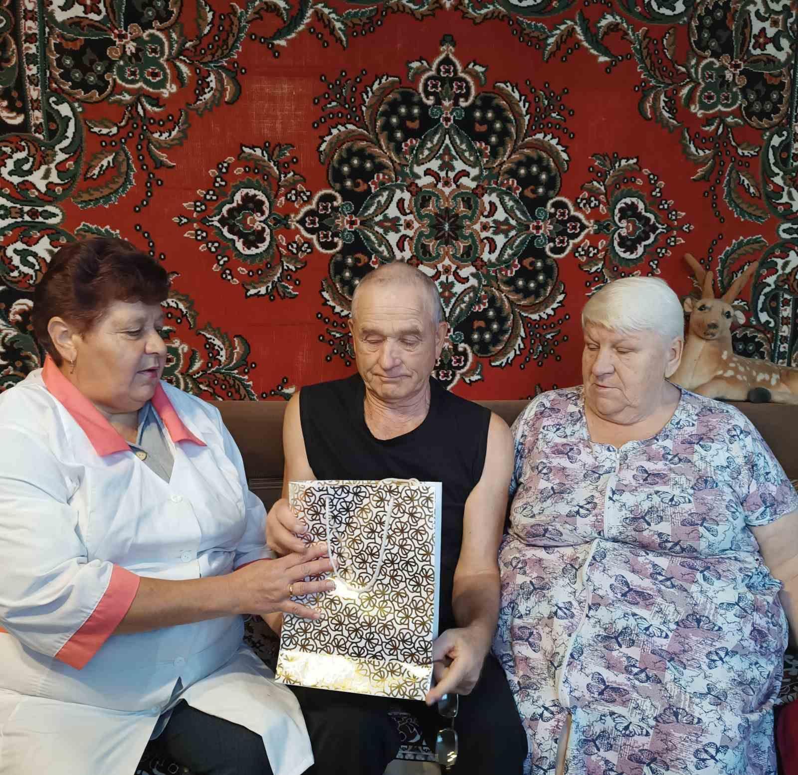 Поздравление получателей социальных услуг с Днем пожилого человека от отделения социально-медицинского обслуживания на дому